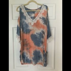 Feminine lace accented the died tunic with cold shoulder